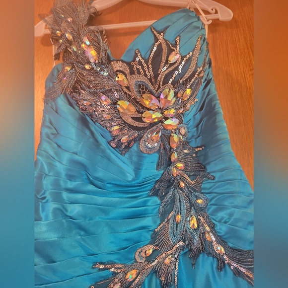 Tony Bowls Gown - Picture 2 of 4